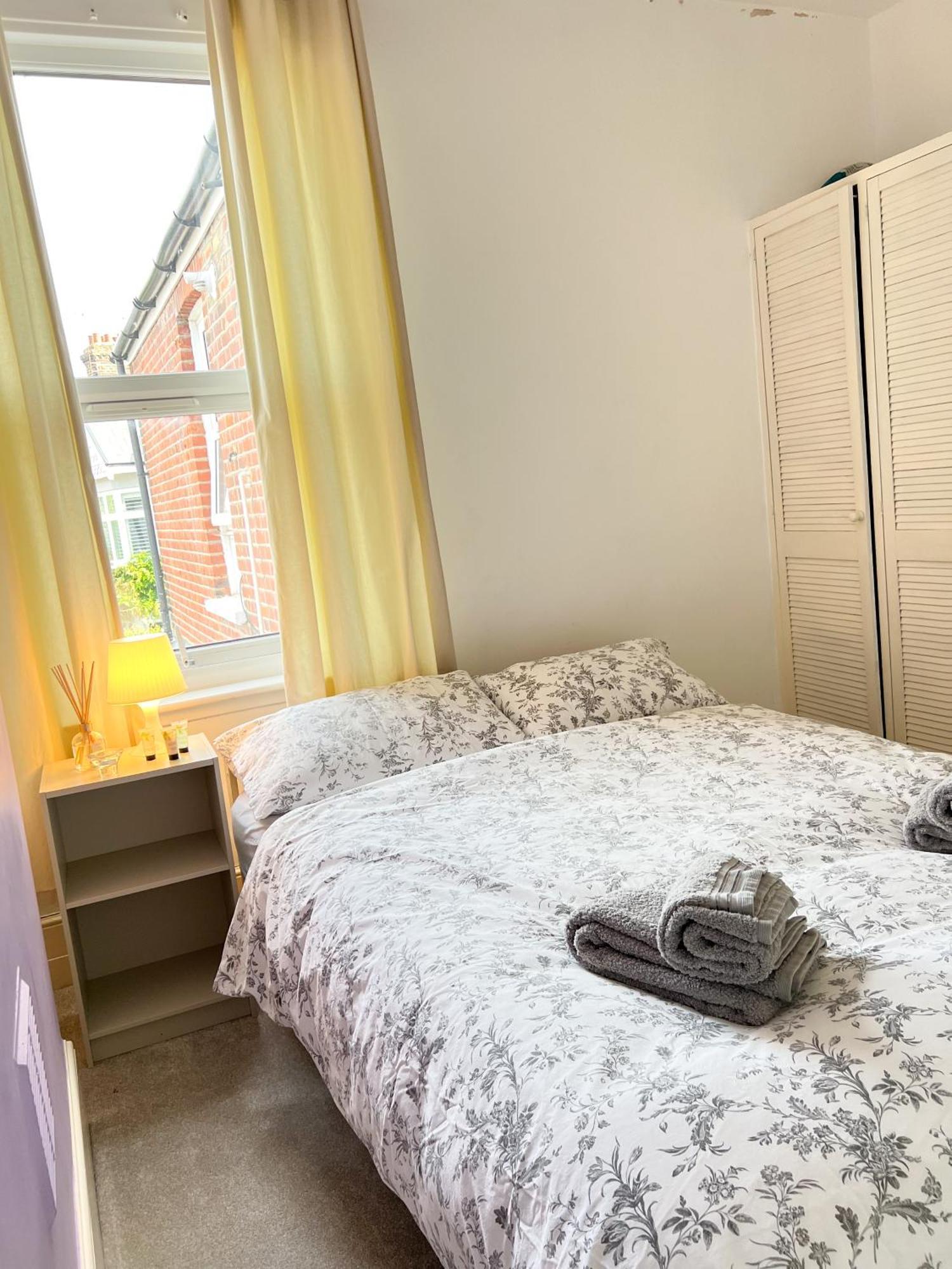 Welcome 2 Bedrooms Flat In Wimbledon 런던 외부 사진
