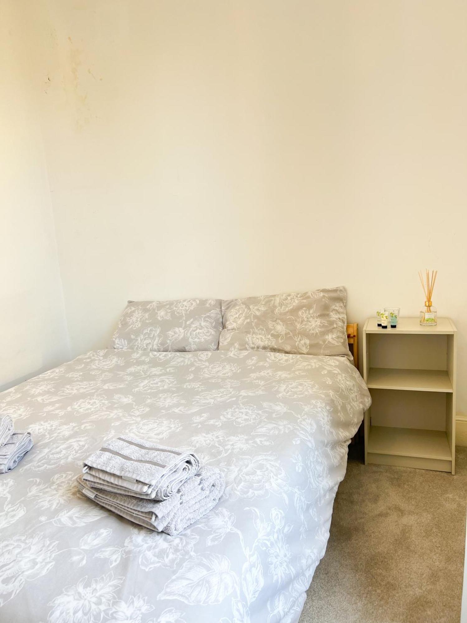 Welcome 2 Bedrooms Flat In Wimbledon 런던 외부 사진